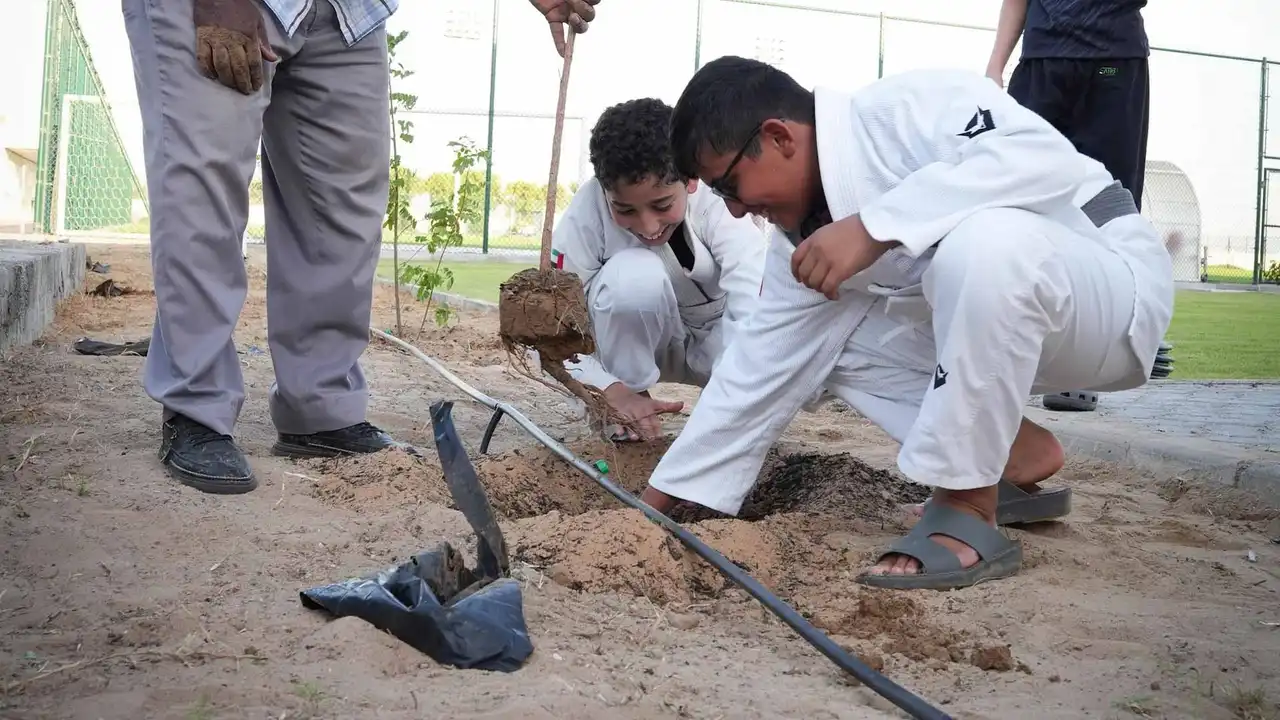 نادي الحمرية يبرز أهمية اليوم العالمي للبيئة بفعاليات مميزة